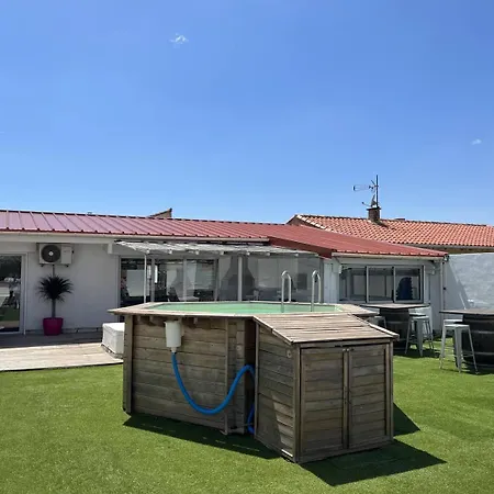Grand Avec Terrasse Et Piscine Privee *