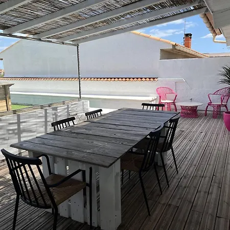 Grand Avec Terrasse Et Piscine Privee