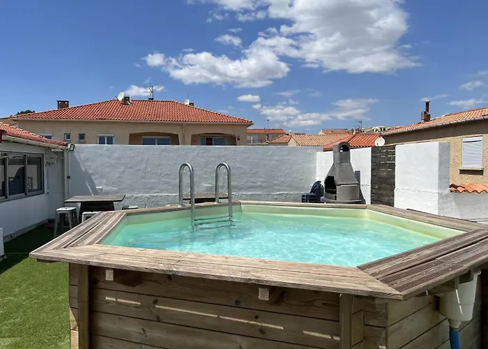 Grand Avec Terrasse Et Piscine Privee *