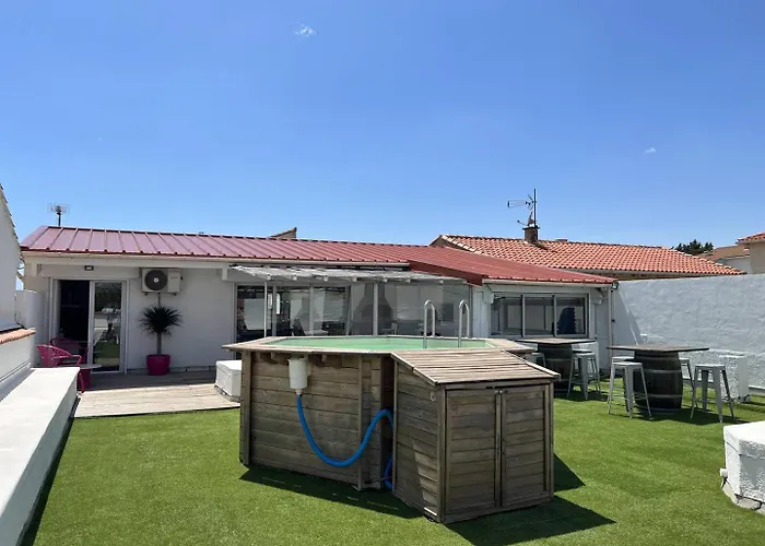 Grand Avec Terrasse Et Piscine Privee *