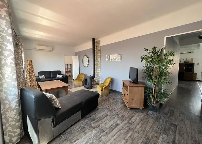 Daire Grand Avec Terrasse Et Piscine Privee