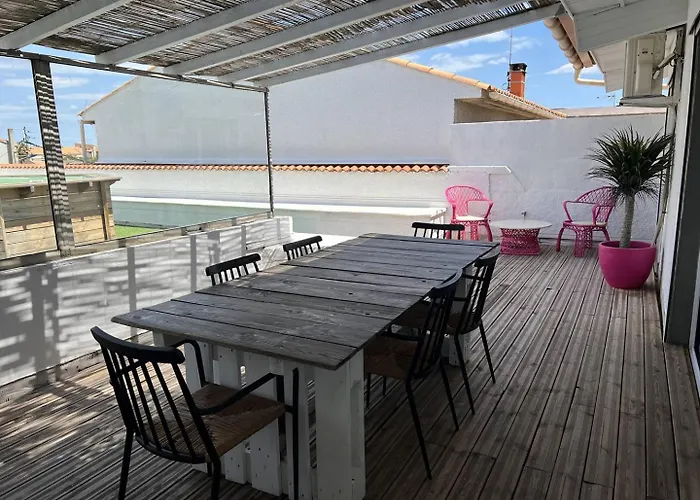 Grand Avec Terrasse Et Piscine Privee